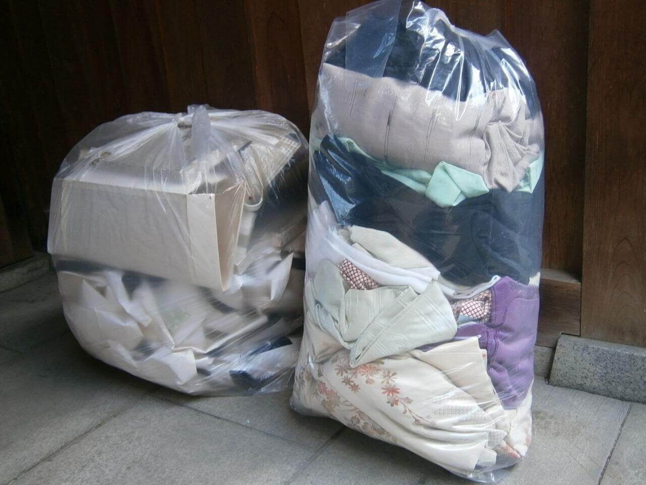 着物処分方法1.ゴミとして捨てる